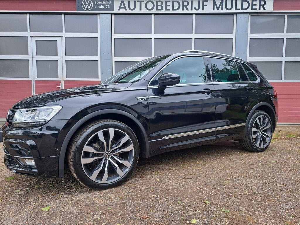 Volkswagen TIGUAN 1.5 TSI ACT 150 Pk R-Line (3x) Highline Bu, 4 cilinders, Zwart, Origineel Nederlands, SUV of Terreinwagen