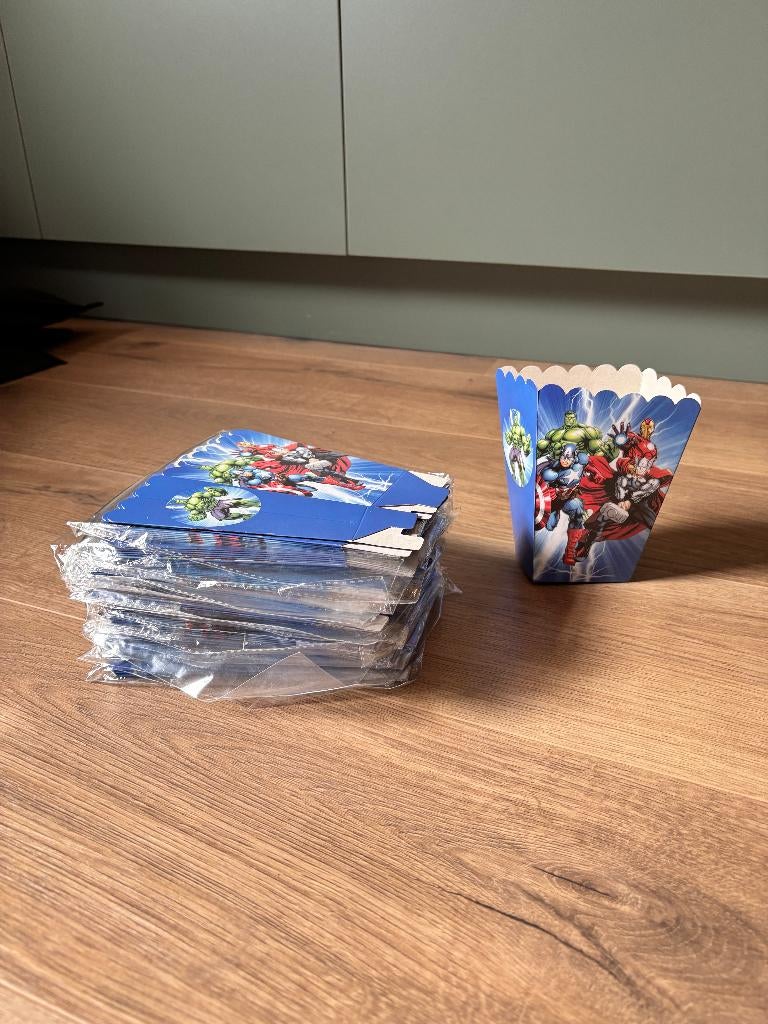 93x Traktatie doosje Marvel Avengers, Ophalen of Verzenden, Nieuw, Feestartikel, Verjaardag