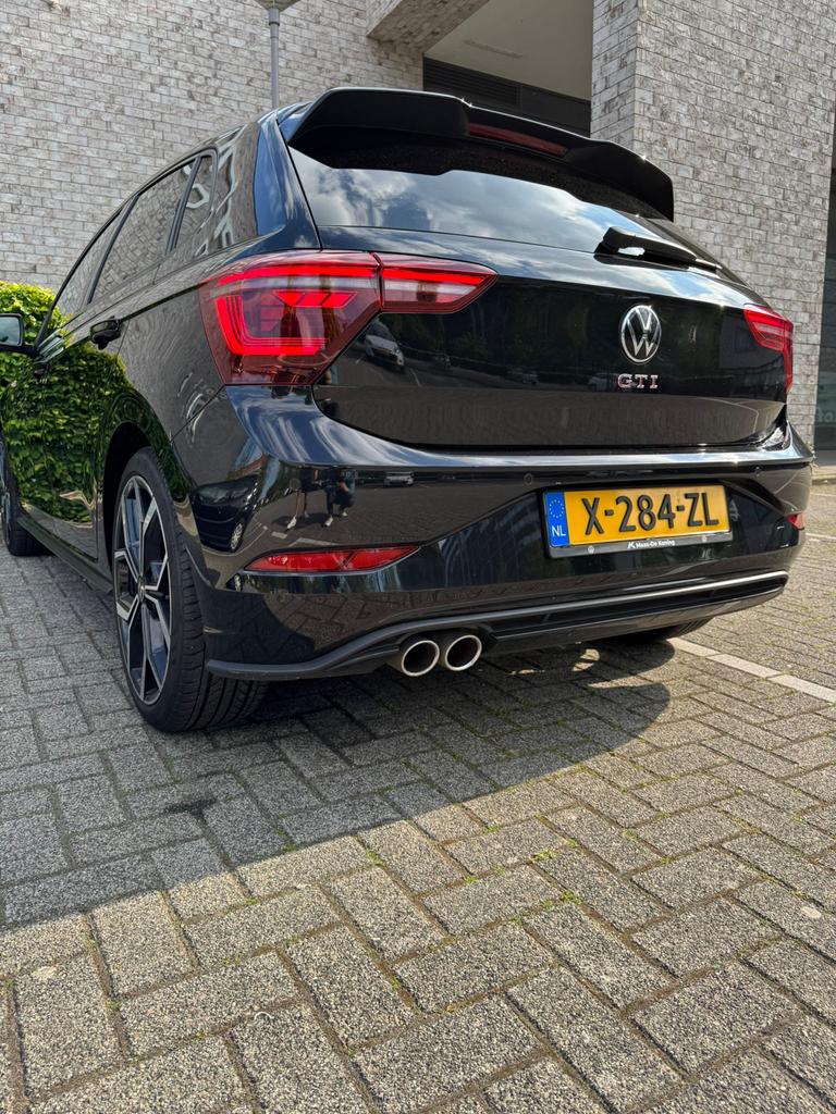 Volkswagen Polo 2.0 TSI 207pk Dsg-7  Zwart, 4 cilinders, 1984 cc, 1261 kg, Leder en Stof