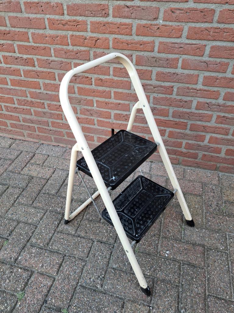 Opstapje  - huishoudstrap - trapje twee trede, Doe-het-zelf en Verbouw, Ladders en Trappen, Ophalen of Verzenden, Zo goed als nieuw