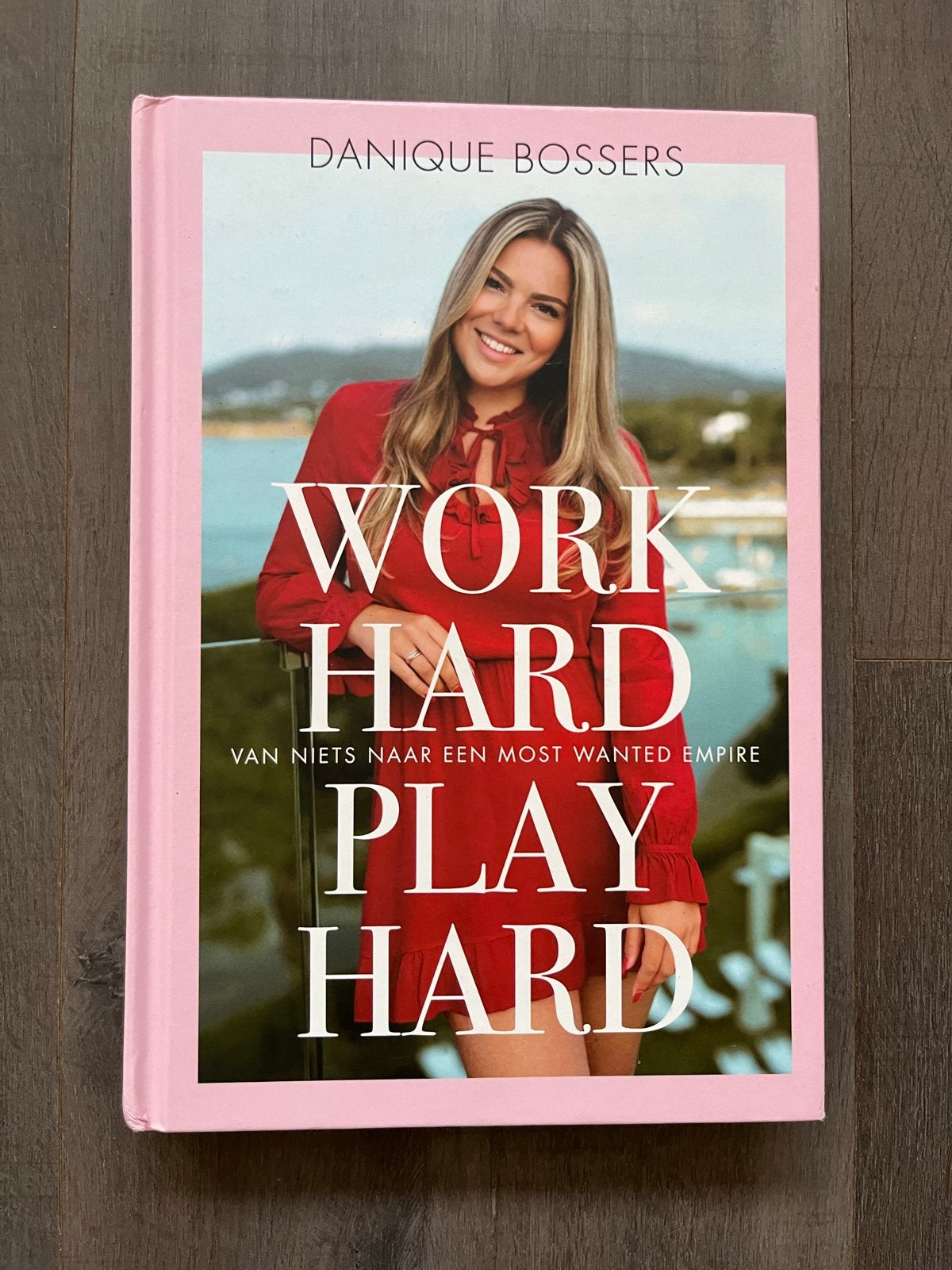Work Hard Play Hard - Danique Bossers (hardcover), Ophalen of Verzenden, Zo goed als nieuw, Nederland