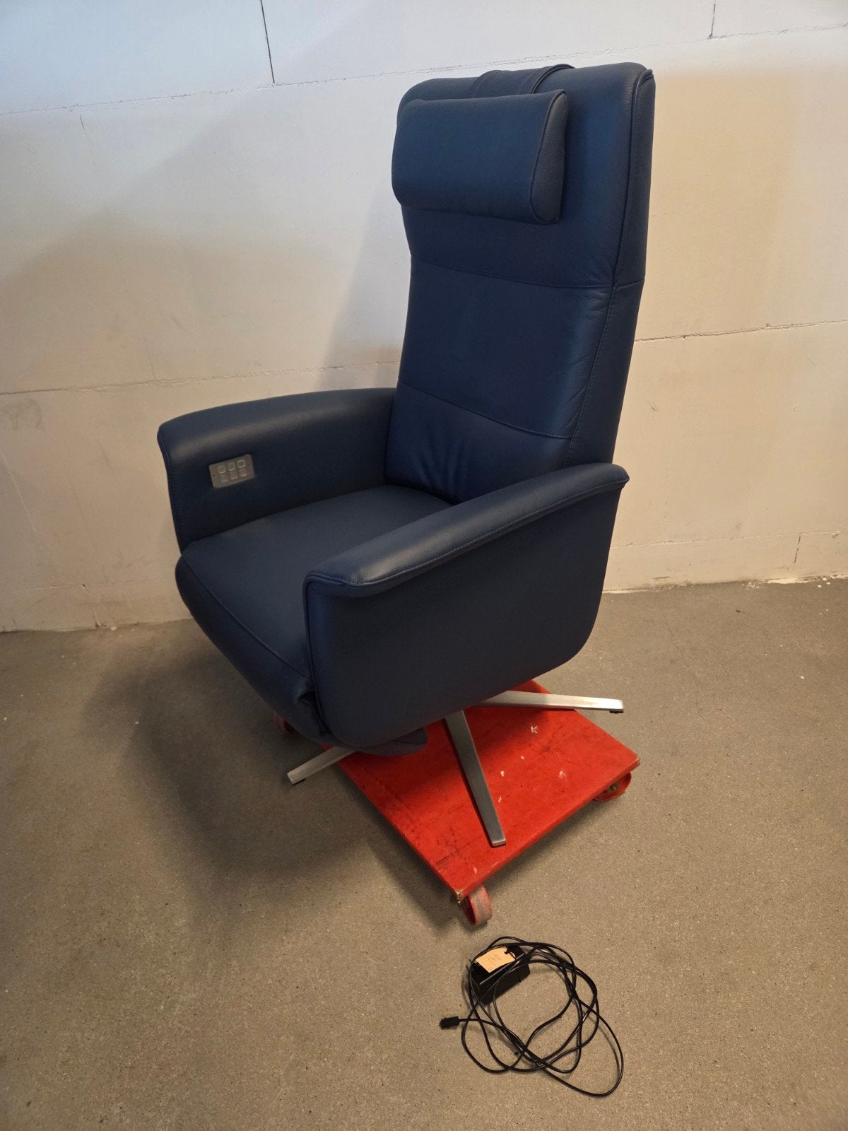 Prachtige lederen sta op stoel / opsta stoel van okt. 2025!, Huis en Inrichting, Fauteuils, Ophalen, Minder dan 75 cm, Leer, 50 tot 75 cm