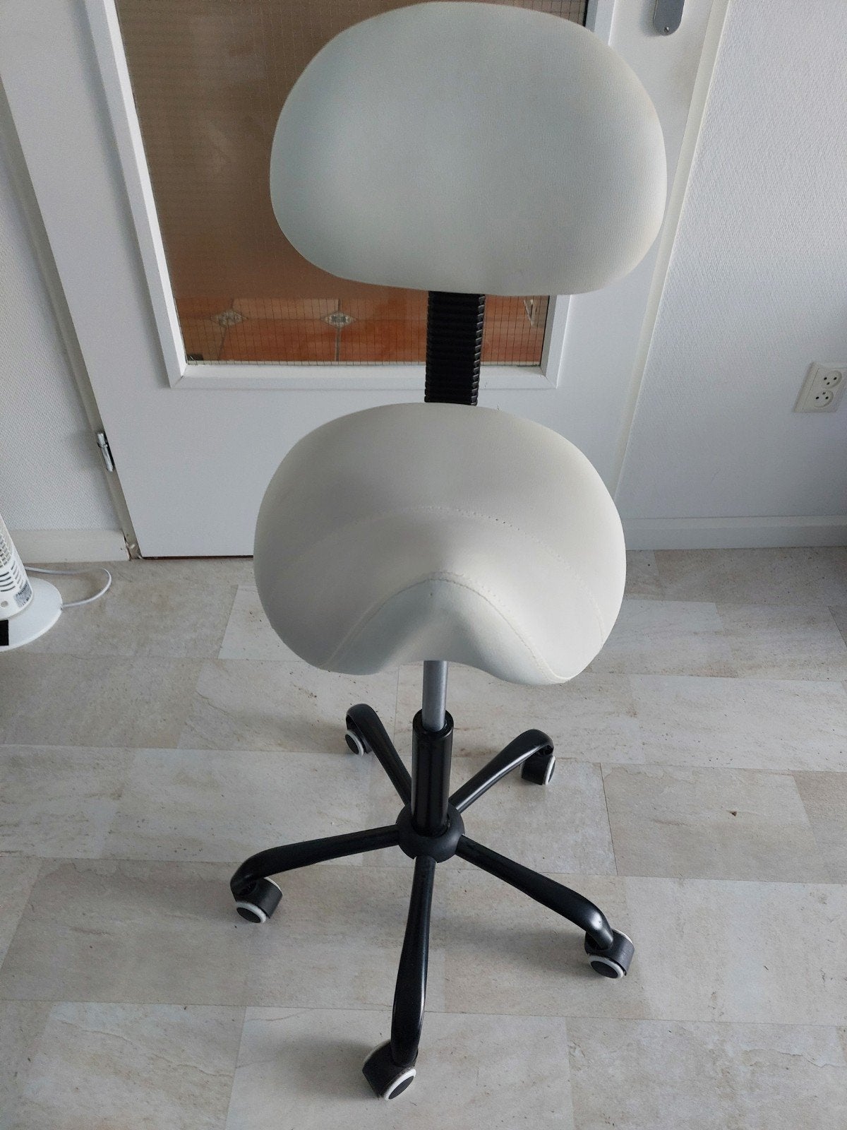 Ergonomische bureaustoel met zadelzit en rugleuning, Ophalen, Gebruikt, Wit, Bureaukruk