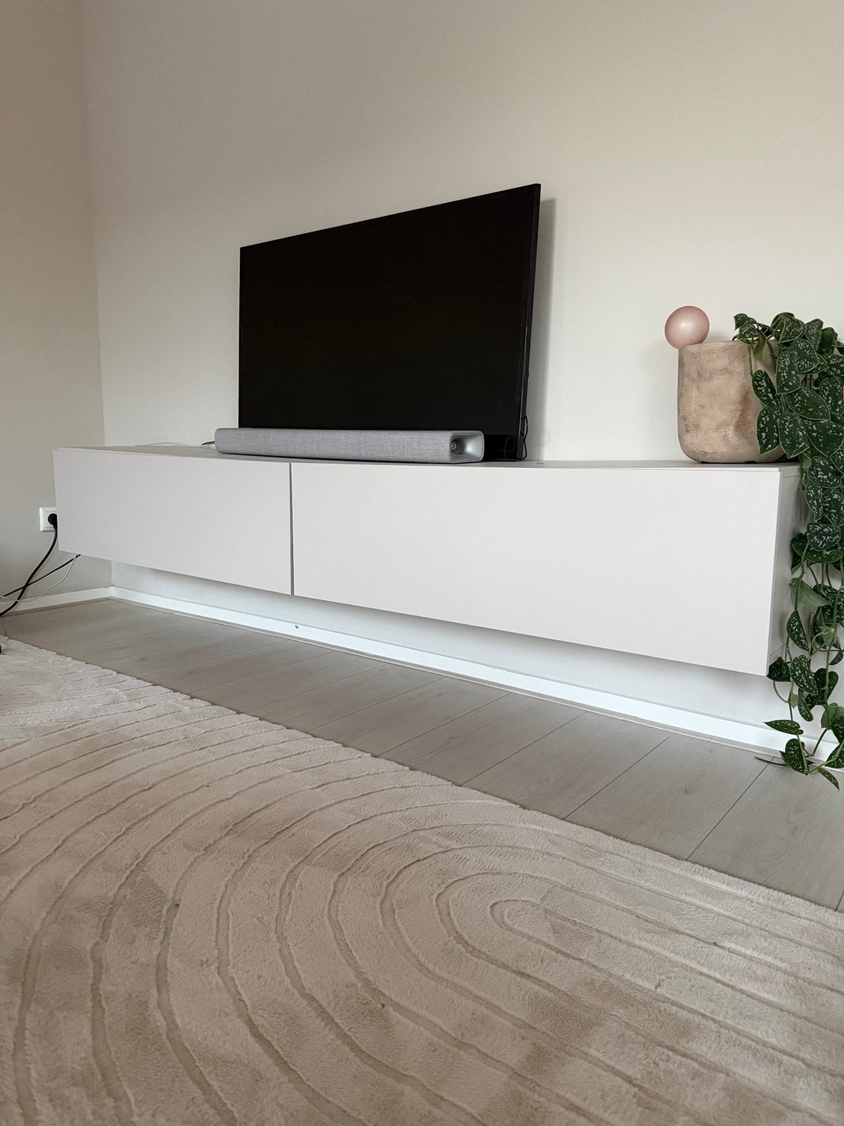 Zwevend tv-meubel beige – 200 cm, Huis en Inrichting, Kasten | Televisiemeubels, Ophalen, 150 tot 200 cm, Zo goed als nieuw, Minder dan 100 cm