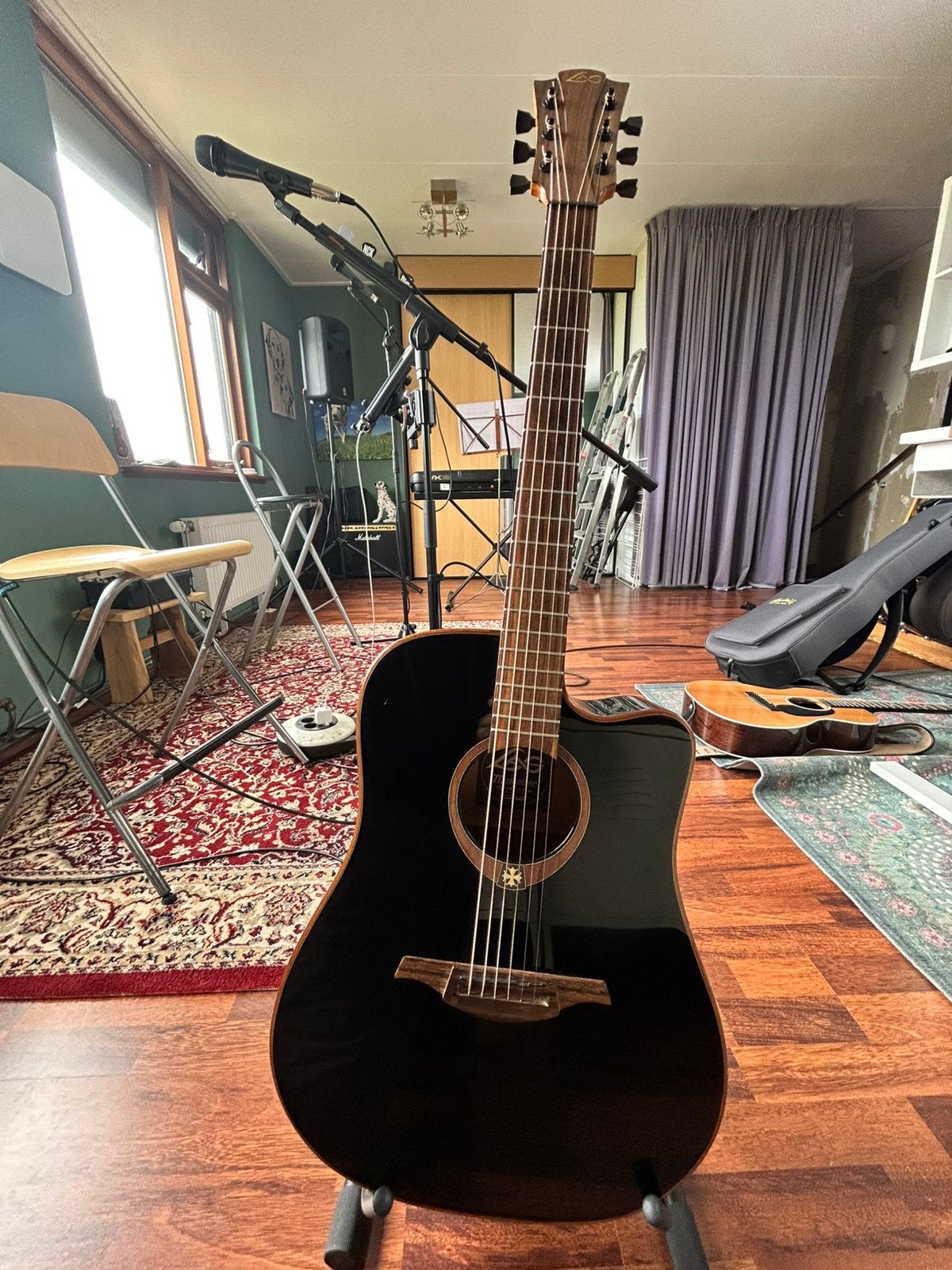 Foto 5 van Te koop: LAG Tramontane T100 DCE BLK Stage gitaar