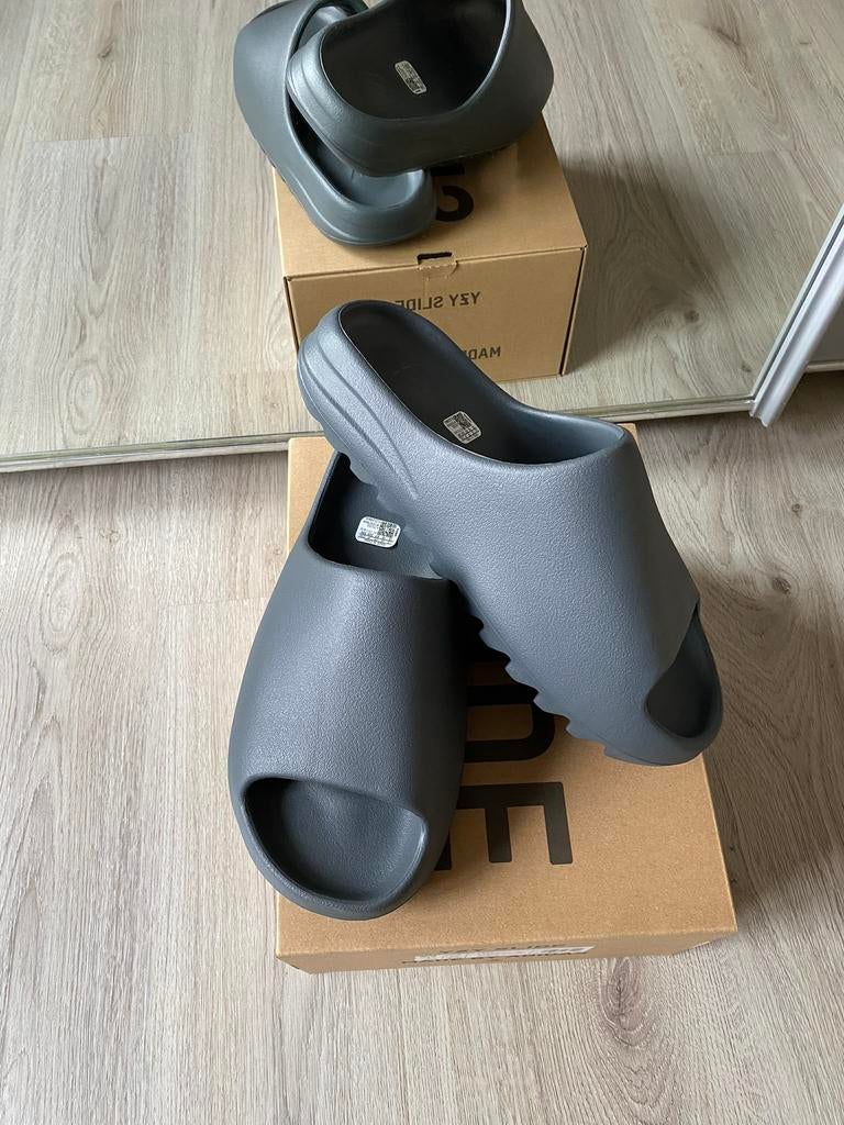 Adidas Yeezy Slide Granite, maat 42, Overige kleuren, Nieuw, Ophalen, Slippers