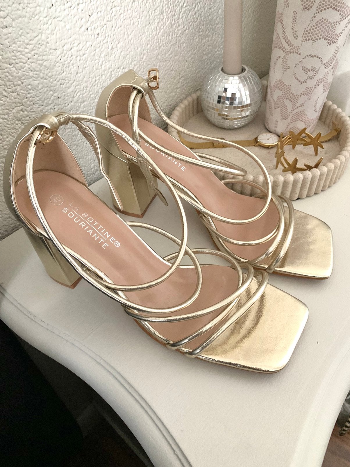 Gouden hakken, Kleding | Dames, Schoenen, Ophalen of Verzenden, Zo goed als nieuw, Overige kleuren