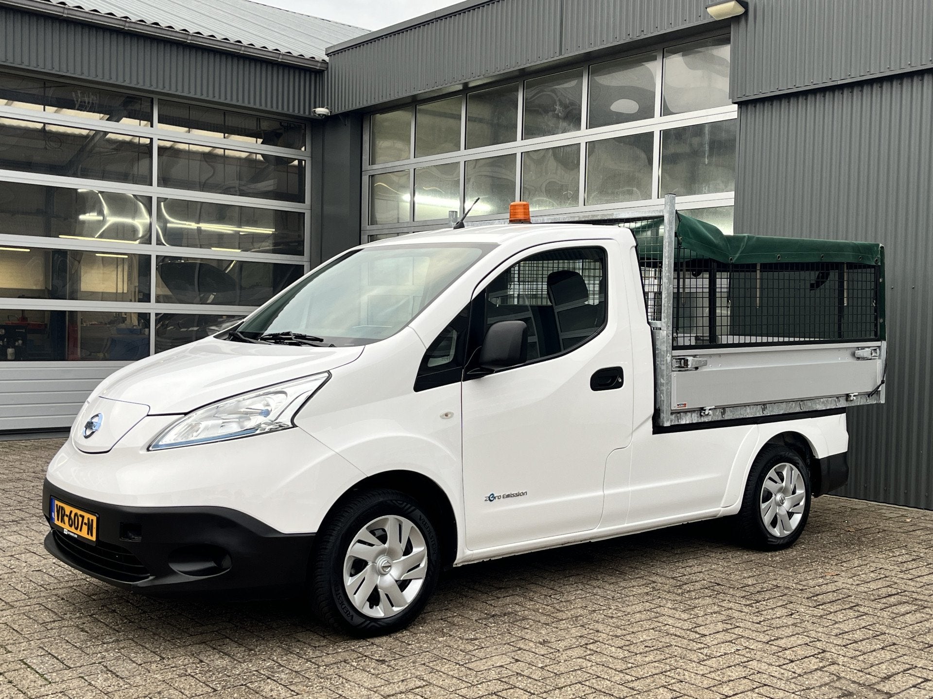 Nissan E-NV200 24kWh 100% electrische Pick-up Openlaadbak Ai, Auto's, Stof, Gebruikt, Zwart, Wit
