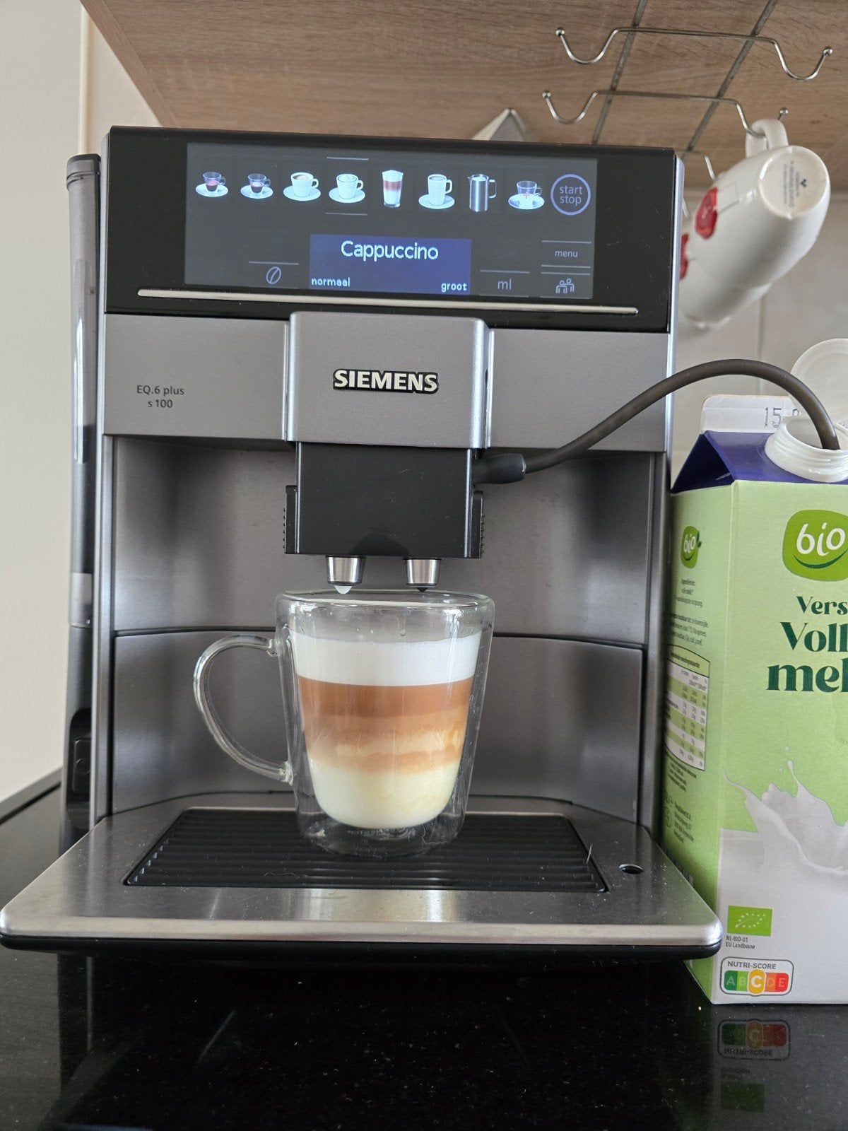 Siemens EQ.6 plus s100 volautomatische espressomachine, Espresso apparaat, 10 kopjes of meer, Zo goed als nieuw, Afneembaar waterreservoir