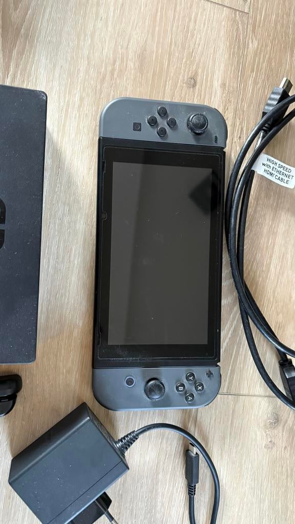 Nintendo Switch compleet met games, Spelcomputers en Games, Games | Nintendo Switch, Avontuur en Actie, Gebruikt, 1 speler, Eén computer