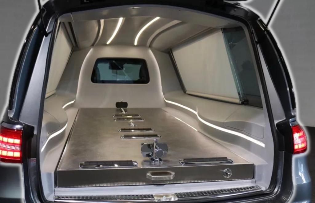 Te huur rouwauto/staatsievervoer met chauffeur., Diensten en Vakmensen, Bloemstukken en Rouwgeschenken