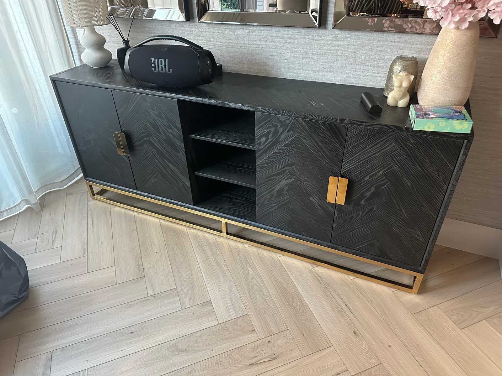 Modern Zwart Richmond Dressoir met Goudkleurige Details, Ophalen, Gebruikt, 150 tot 200 cm, Minder dan 100 cm