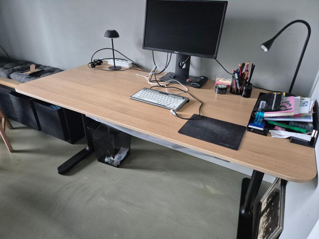 Bureau Ikea, Huis en Inrichting, Bureaus, Ophalen, Zo goed als nieuw