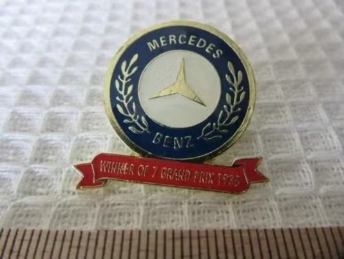 6 mooie pins, winners of the Grand prix, Verzenden, Zo goed als nieuw, Transport, Speldje of Pin