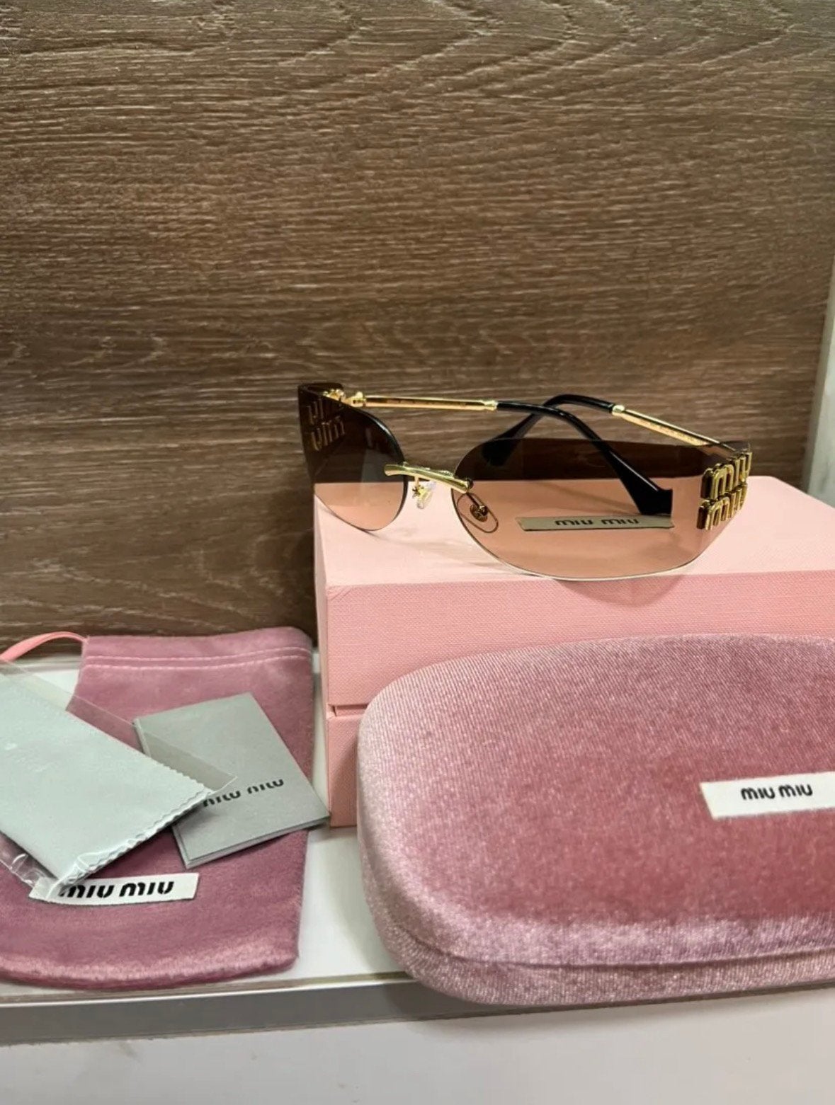 Miu Miu nieuwe zonnebril met bruine glazen, Ophalen of Verzenden, Nieuw, Zwart, Overige merken