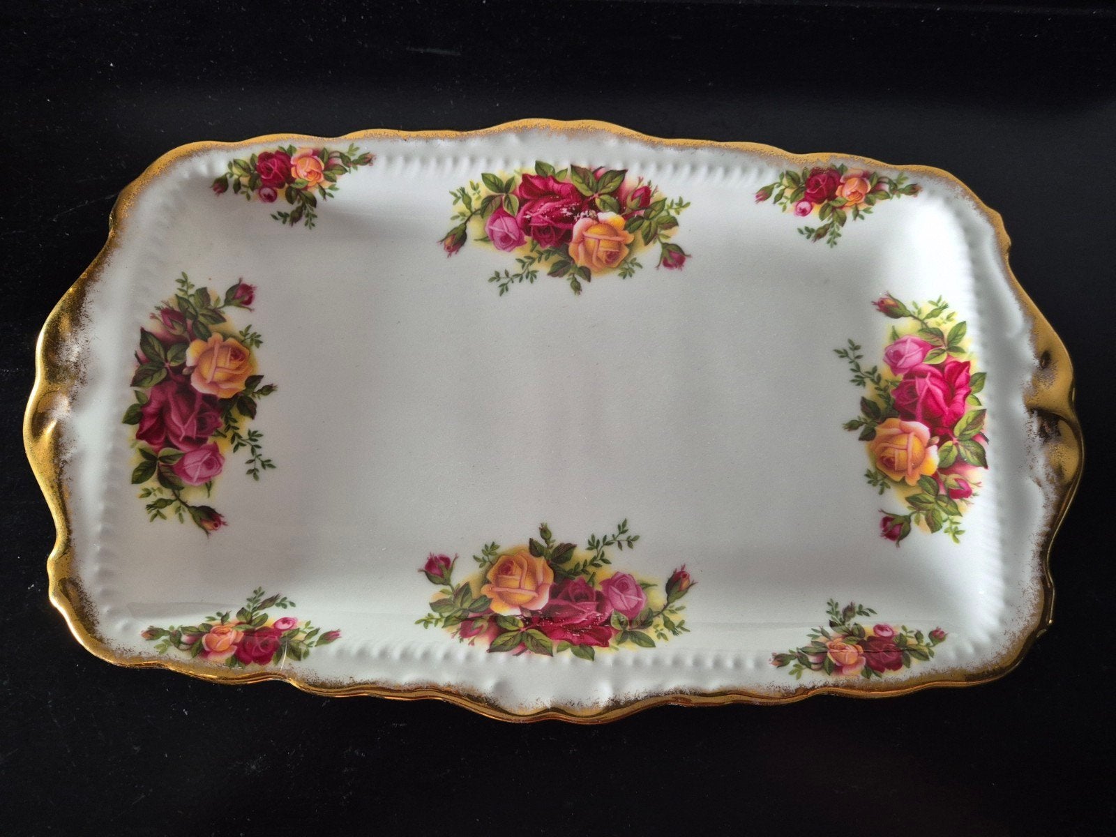 Cakeschaal  old  country  roses, Ophalen of Verzenden, Zo goed als nieuw, Porselein