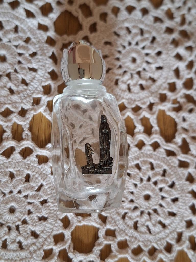 Wijwater flesje uit Lourdes, Ophalen of Verzenden, Gebruikt, Beeld(je)