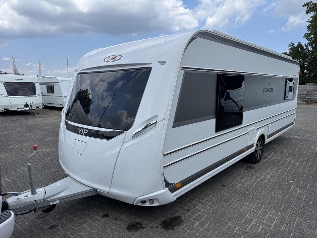 LMC Exquisite 595 VIP 2021 | Voortent | Queensbed, Caravans en Kamperen, Caravans, Rondzit, Schokbreker, Bedrijf, 5 tot 6 meter