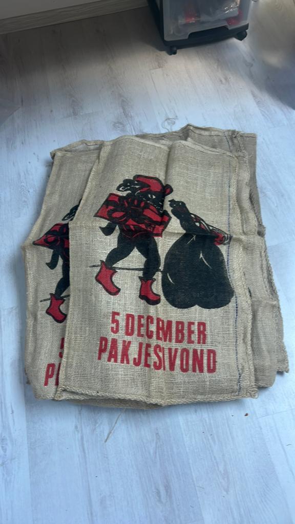 14 jutte zakken sinterklaas, Diversen, Ophalen of Verzenden, Zo goed als nieuw