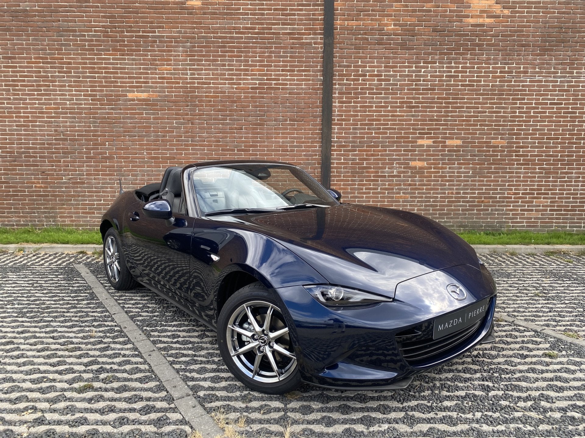 Mazda MX-5 1.5 SkyActiv-G 132 pk Exclusive-Line | CARPLAY |, Achterwielaandrijving, 978 kg, Zwart, 4 cilinders