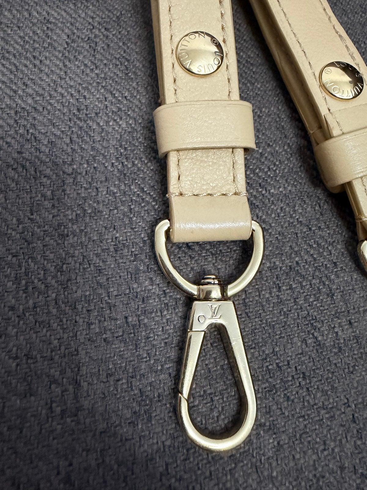Louis Vuitton Dauphine strap, Ophalen of Verzenden, Zo goed als nieuw, Beige, Overige typen