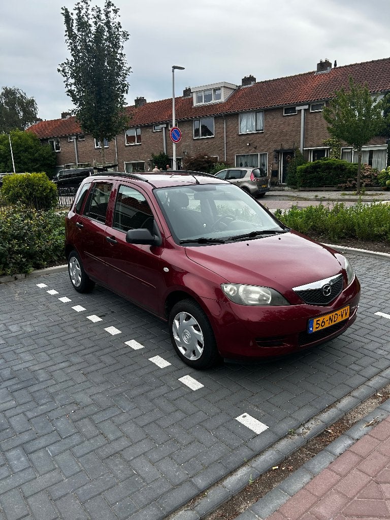 Mazda 2 1.2 16V 2003 Rood (APK 08-09-2026), Auto's, Voorwielaandrijving, 1025 kg, 4 cilinders, Origineel Nederlands