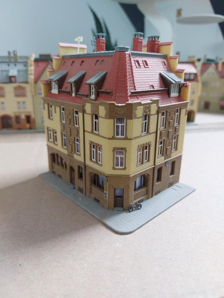 Kibri Hoekwoning Spoor N - Gedetailleerd Modelbouw Gebouw, Ophalen of Verzenden