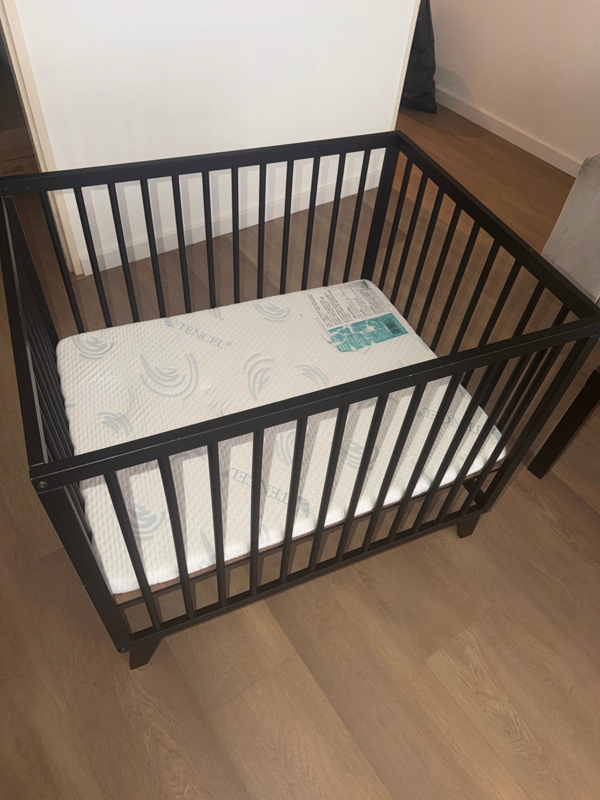 Luxe Zwarte vierkante box met matras, Ophalen, Gebruikt, Vierkant, Boxkleed