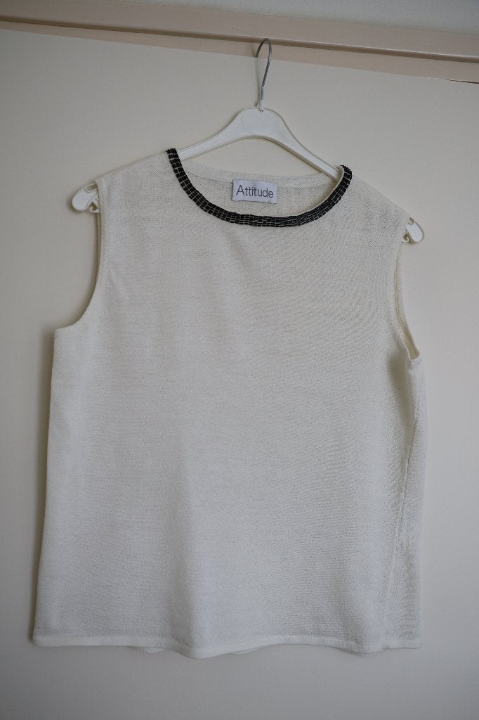 T-shirt. Merk Attitude. Maat 40. Kleur Creme., Maat 38/40 (M), Overige kleuren, Ophalen of Verzenden, Zo goed als nieuw