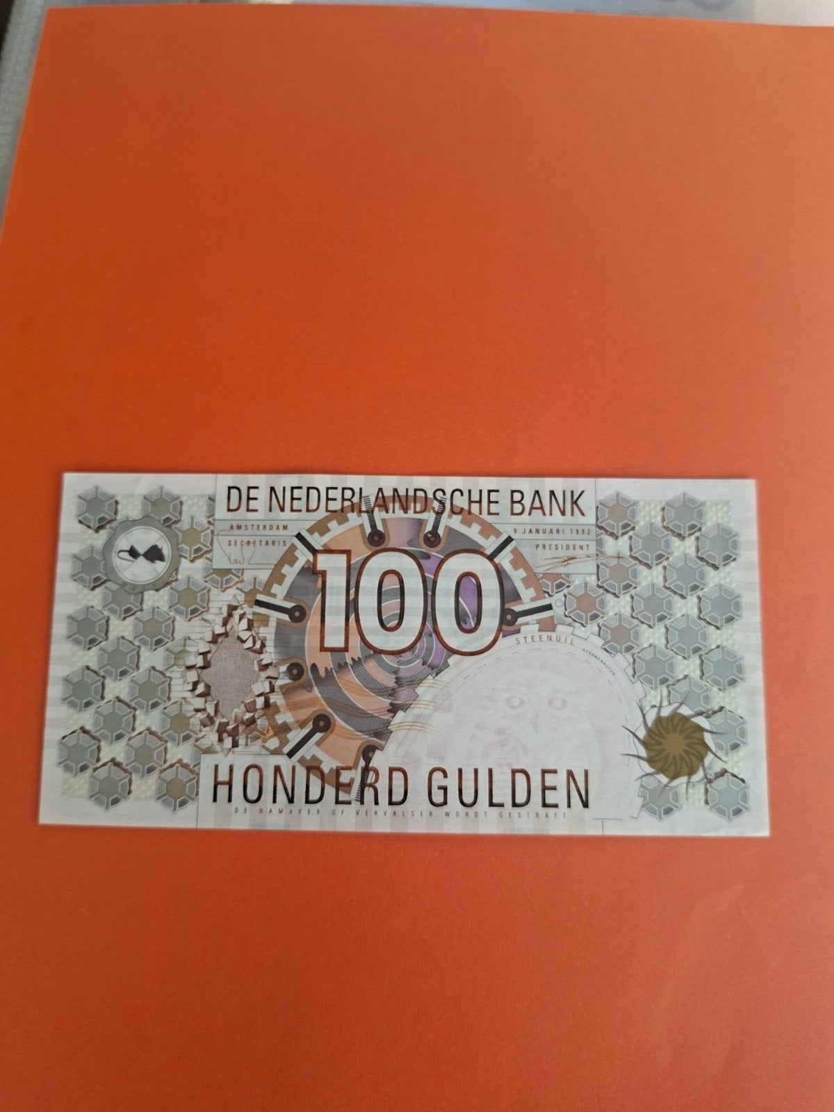 100 gulden Steenuil uit 1992 in UNC
Serie nummer 1001642624, Postzegels en Munten, Bankbiljetten | Nederland, Ophalen of Verzenden