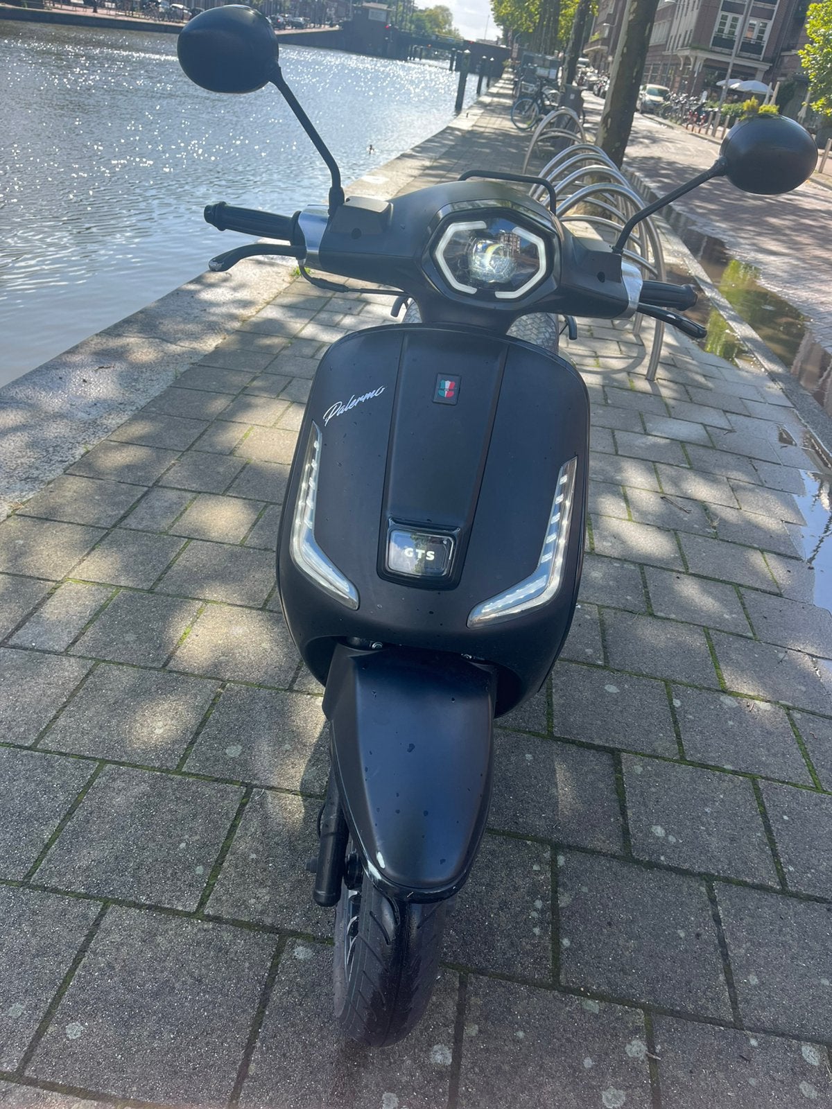 GTS Palermo 2025 (45 km/u) – Luxe Retro Scooter! +Zadelhoes, Fietsen en Brommers, Ophalen, Maximaal 45 km/u, Zo goed als nieuw