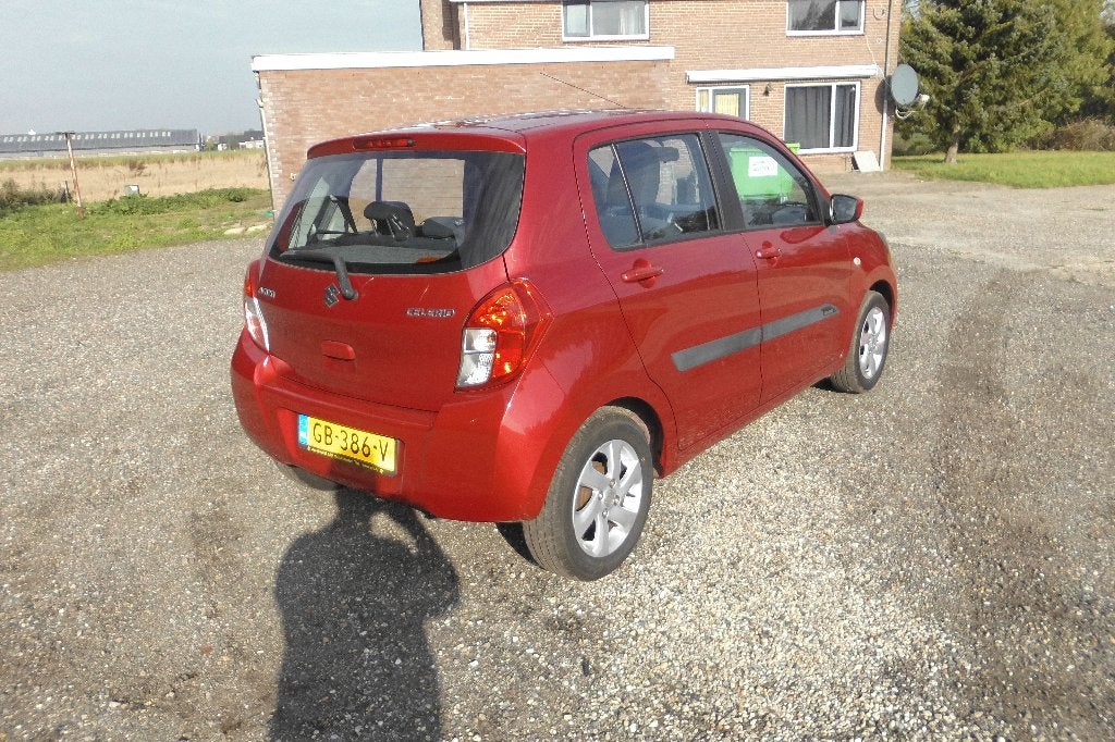 Suzuki Celerio 1.0 Dualjet 50KW  Bj 2015  Rood Metallic, Auto's, Bluetooth, 400 kg, 68 pk, Origineel Nederlands