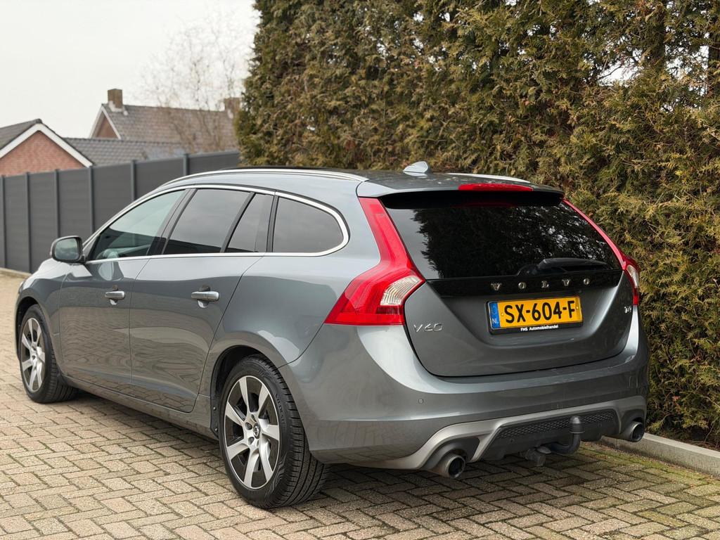 Volvo V60 2.0 T4 R-Design Camera Schuifdak Trekhaak, Gebruikt, 1969 cc, Handgeschakeld, 1600 kg