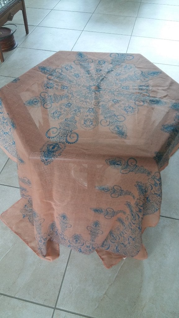 langwerpige sjaal cognackleur met blauw, made in China,, Maat 46/48 (XL) of groter, Nieuw, Ophalen of Verzenden, Onbekend