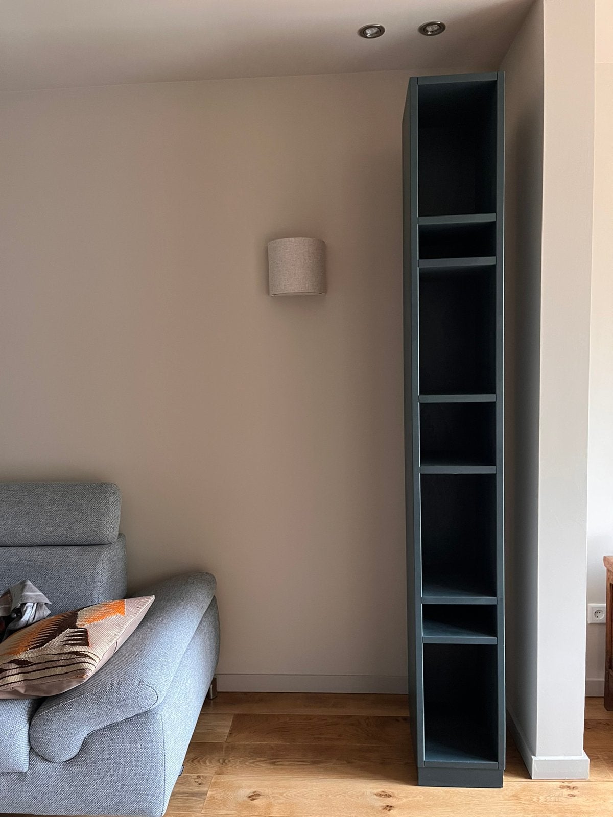 Hoge smalle wandkast vtwonen donkerblauw, Ophalen, Gebruikt, 200 cm of meer, Minder dan 150 cm