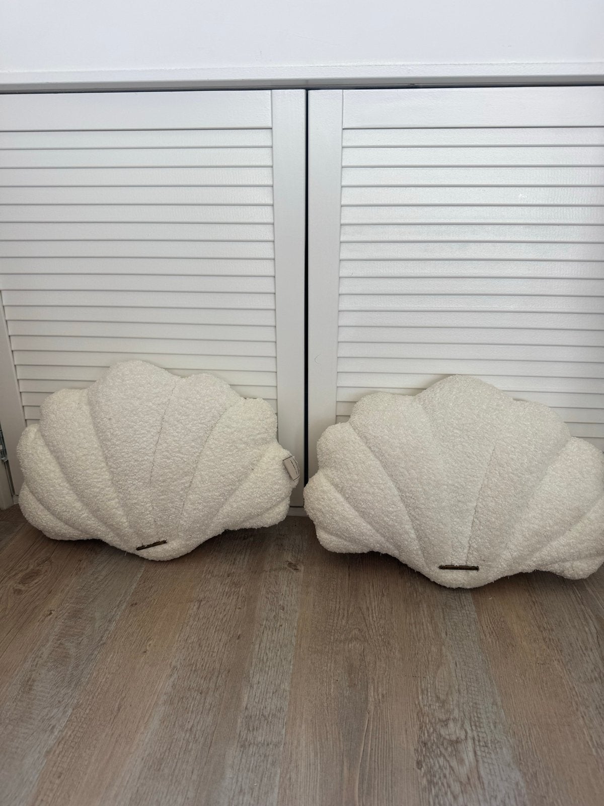 Riviera Maison Kussen Schelp Set - Zo goed als nieuw, Inclusief binnenkussen, Wit, Riviera Maison, Ophalen of Verzenden