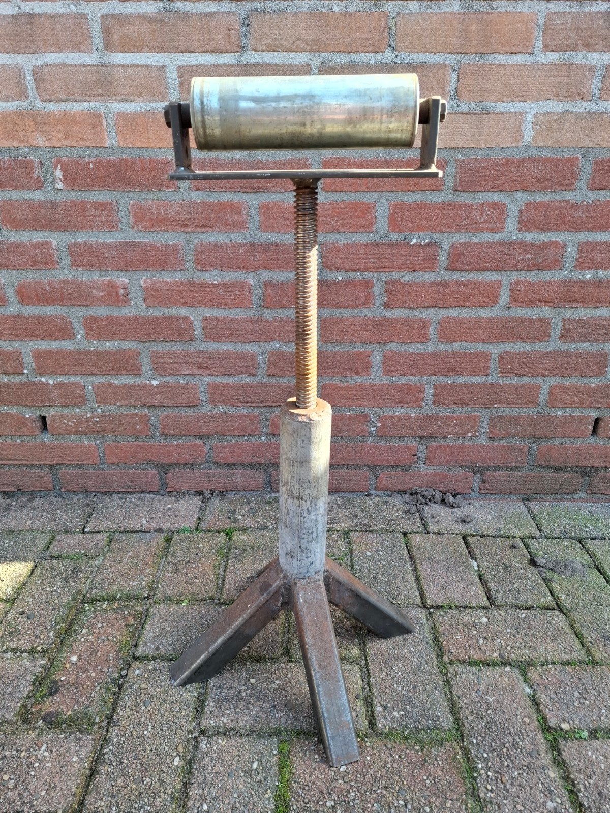 Stelbok voor de zaagmachine met rol, Ophalen, 1200 watt of meer