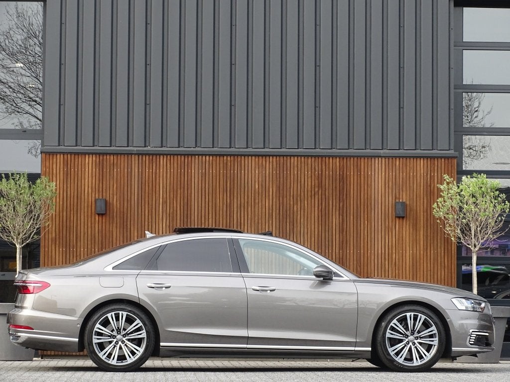 Audi A8 60 TFSie 462PK S-Line / B&O / TV's / softclose / mas, Automaat, Dealer onderhouden, 14 kWh, Gebruikt