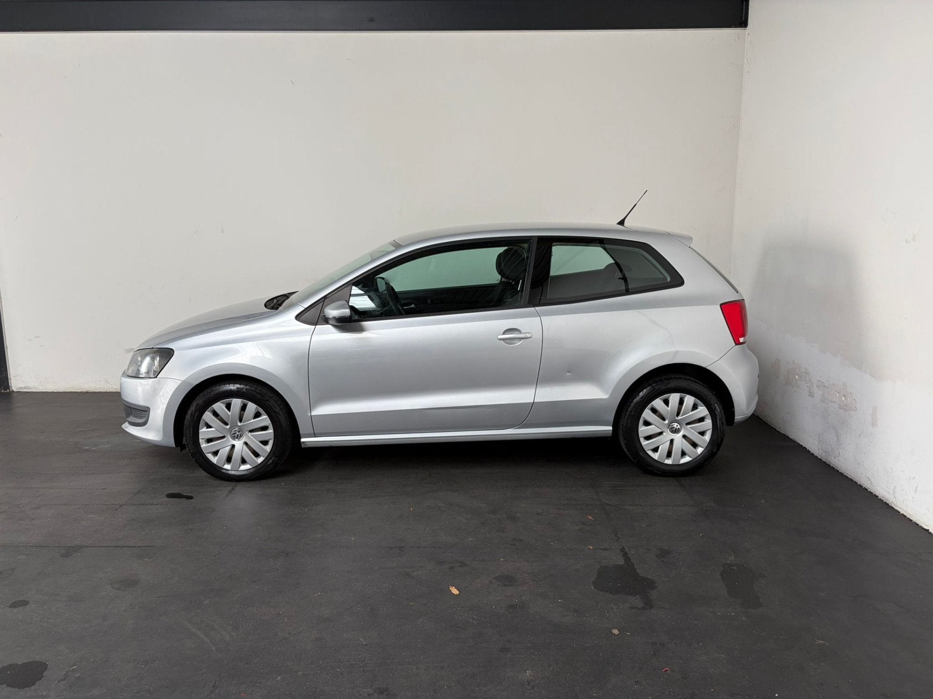 Volkswagen Polo 1.2 Easyline. APK 03-2027! (bj 2013), Auto's, Voorwielaandrijving, Euro 5, 967 kg, 60 pk