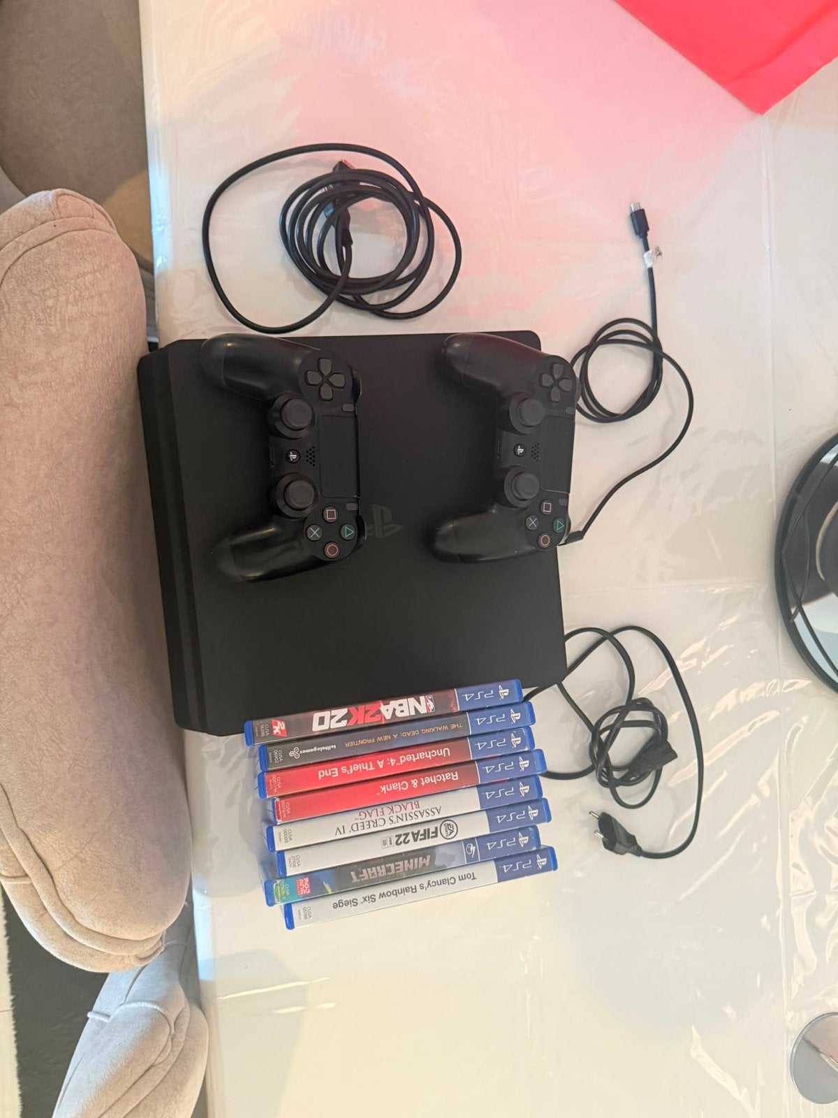PlayStation 4 Slim met 2 controllers en 7 games, Met 2 controllers, Ophalen of Verzenden, Slim, Gebruikt