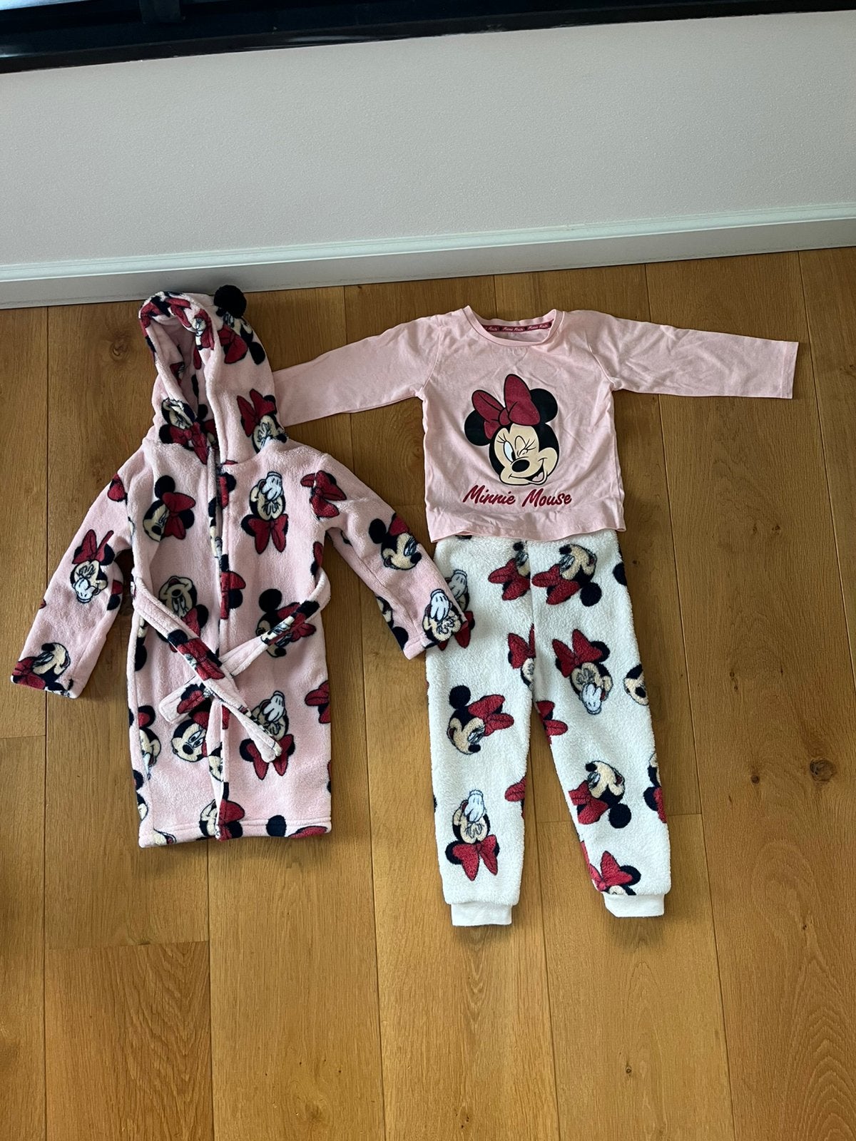 Primark Minnie Mouse 3-delige pyjamaset, Verzenden, Nieuw, Meisje, Setje
