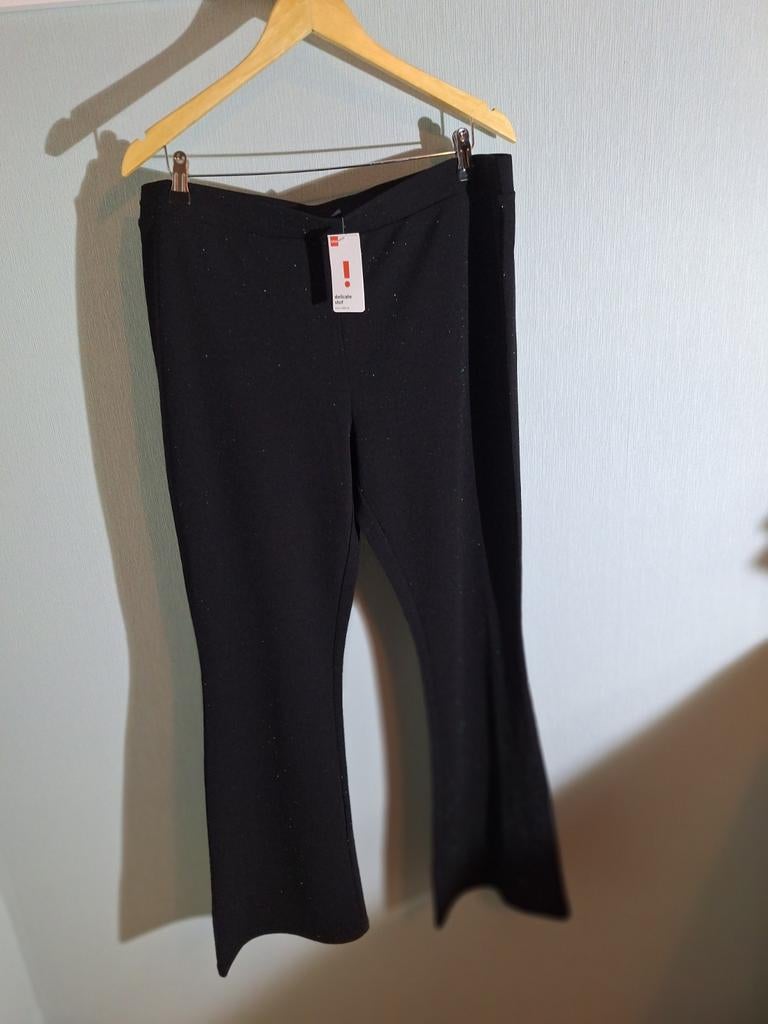 Zwarte glitter flared broek - Nieuw met kaartje!, Kleding | Dames, Broeken en Pantalons, Zwart, Maat 46/48 (XL) of groter, Nieuw