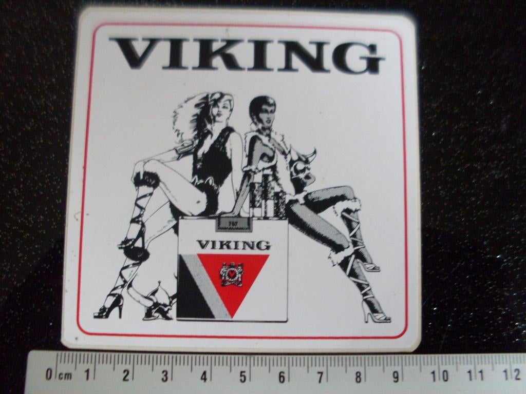 sticker viking logo cigaretten sigaretten babe pin-up, Verzamelen, Stickers, Ophalen of Verzenden, Zo goed als nieuw, Merk