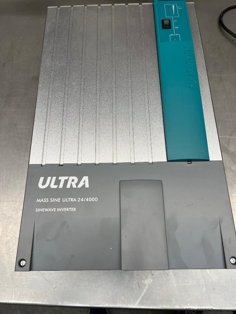 TWEE STUKS Mastervolt Mass Sine Ultra 24/4000 Sinusomvormers, Ophalen, Zo goed als nieuw, Overige typen
