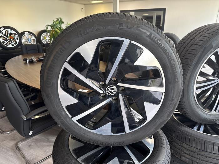 Sportvelgenset + banden van een Volkswagen ID.4, Gebruikt, -, -, Ophalen of Verzenden