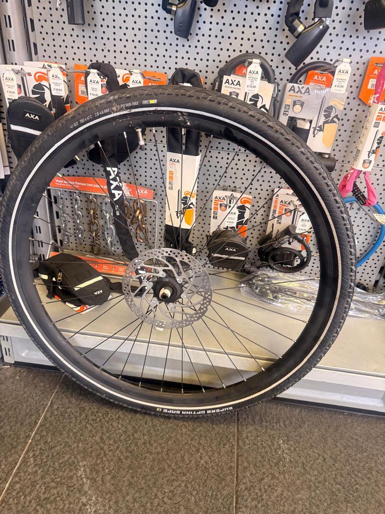 voorwiel 28 inch met steekas, Ophalen, Zo goed als nieuw, Wiel