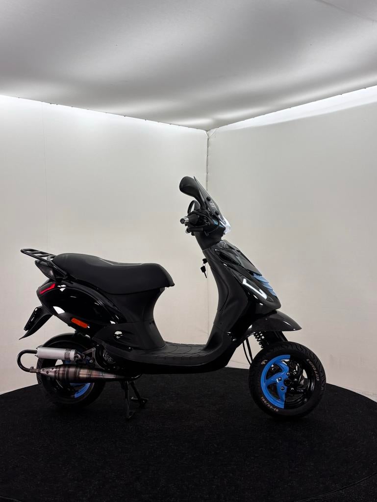 Piaggio Zip 2000 70cc H2O (17,5pk), Ophalen, Maximaal 45 km/u, Zo goed als nieuw, Benzine