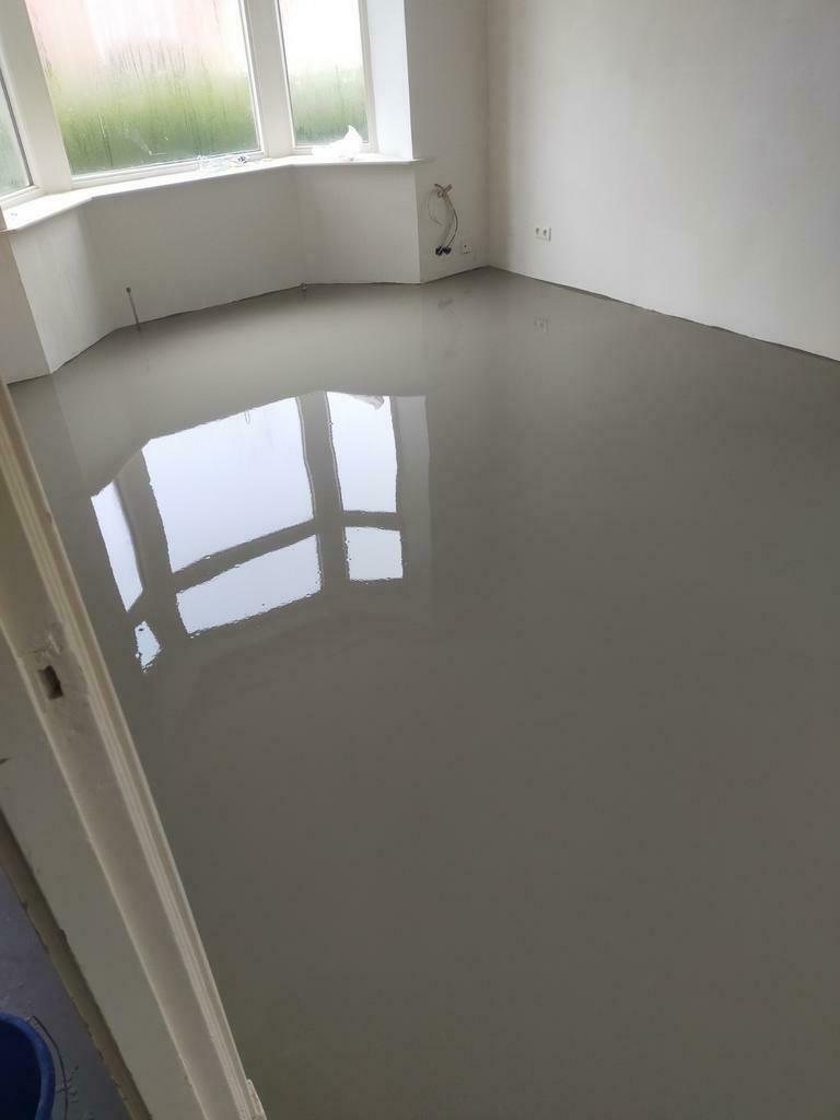 Leidingen vloerverwarming dichtsmeren en egaliseren, Diensten en Vakmensen, Vloerleggers en Parketteurs