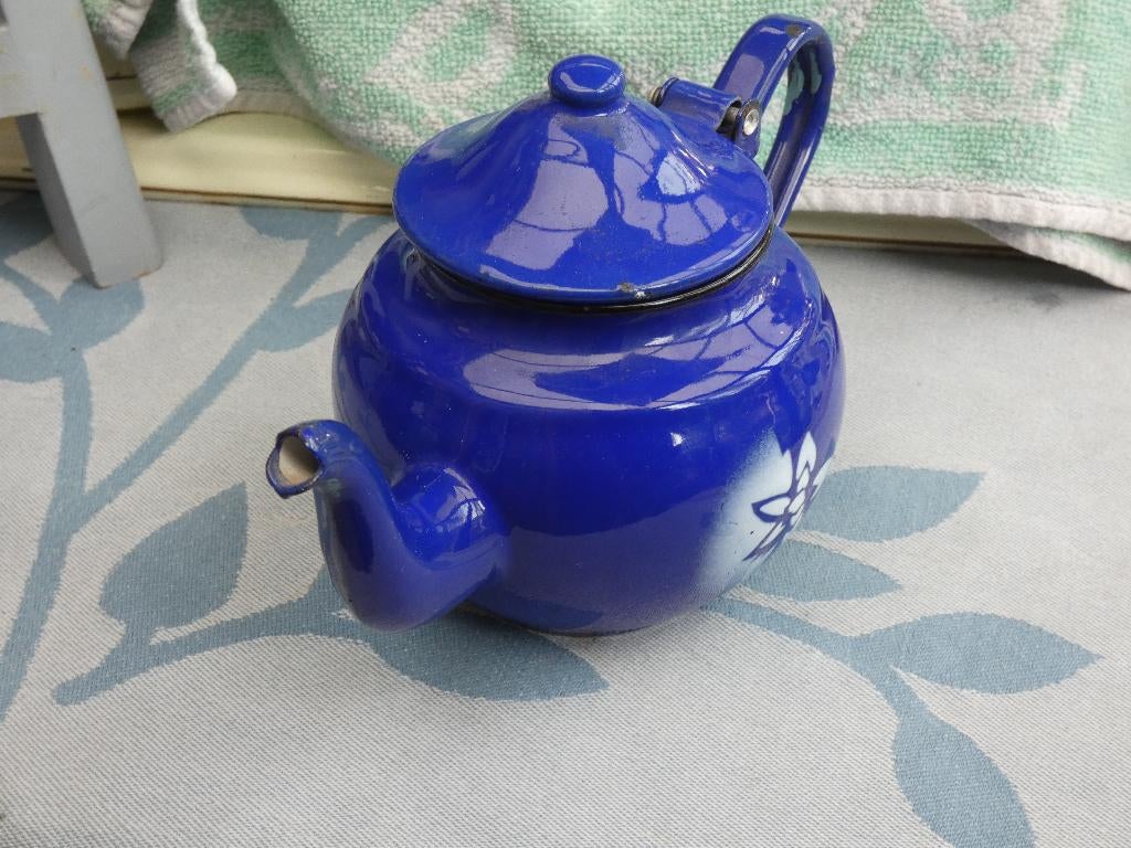 emaille theepotje/ blauw email theepot, Antiek en Kunst, Antiek | Emaille, Ophalen of Verzenden