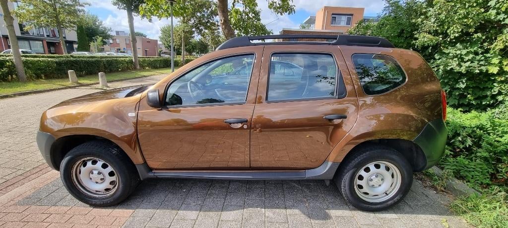 Dacia Duster 1.6 16V 4X2 2010 Bruin, Auto's, Stof, Zwart, 4 cilinders, 49 €/maand
